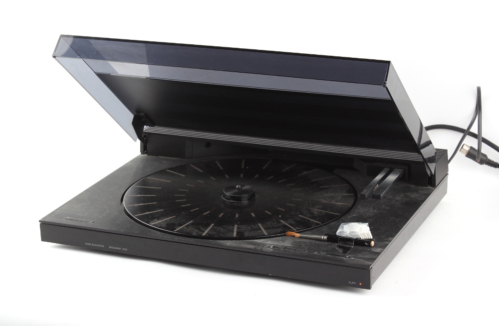 Property of a gentleman - Bang & Olufsen hi-fi - a B&O Beogram 7000 turntable with Soundsmith - Image 2 of 4