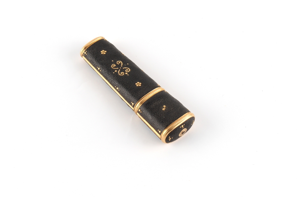 An 18th century George III black shagreen & unmarked yellow gold (tests 18ct) etui, one fitting - Image 3 of 3