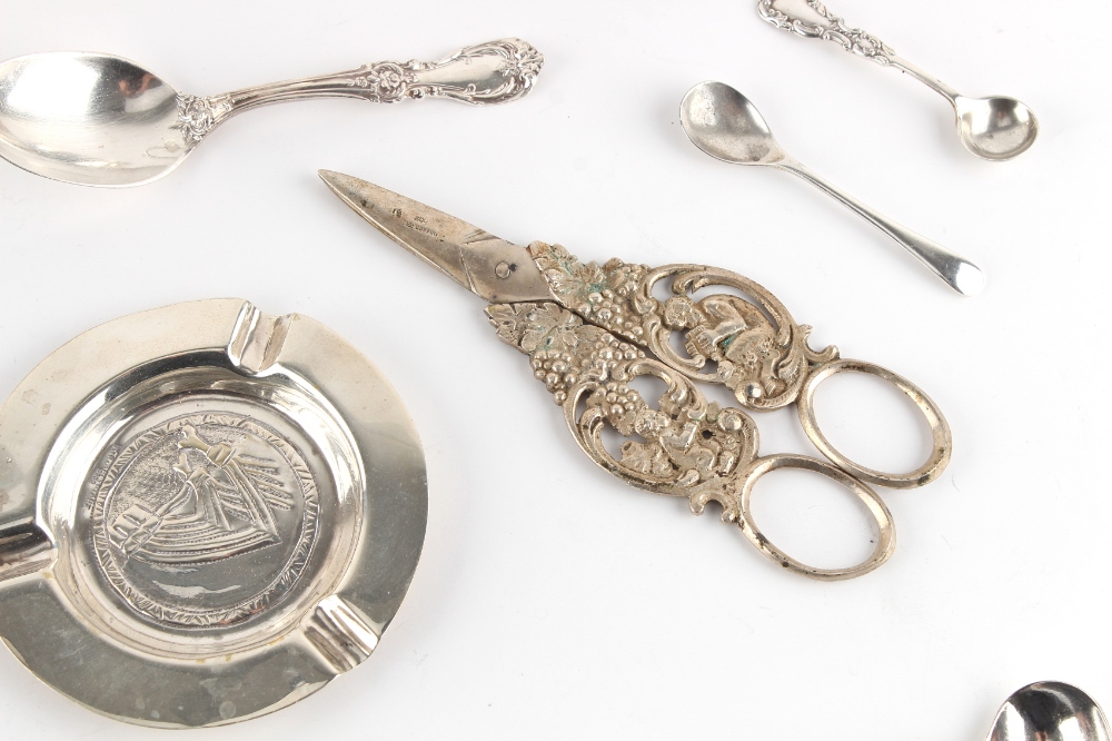 Property of a deceased estate - a bag containing assorted small silver items & flatware, including a - Image 3 of 3