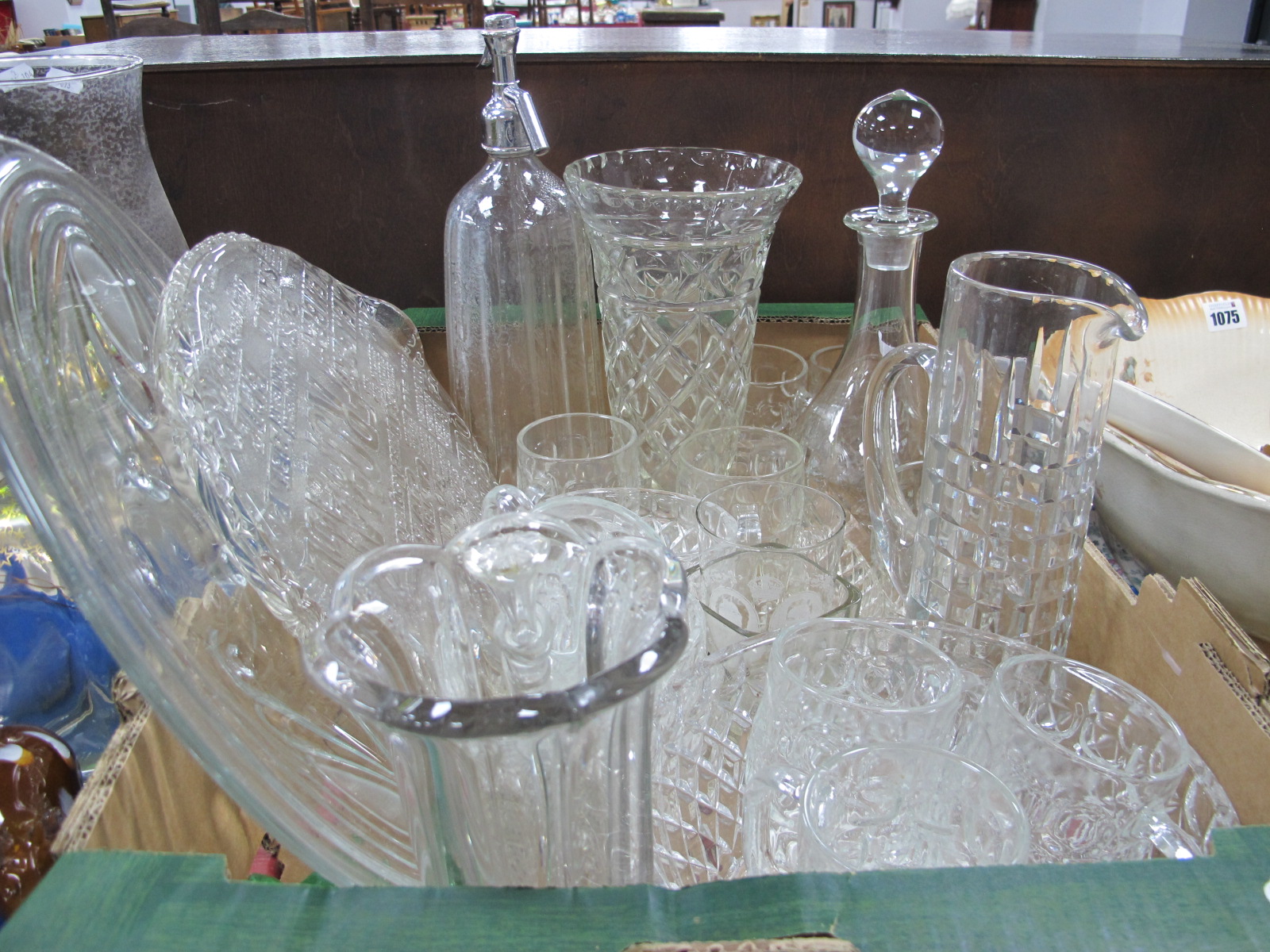 Glassware, including decanter, Ellis & Son of Ruthin, soda syphon.