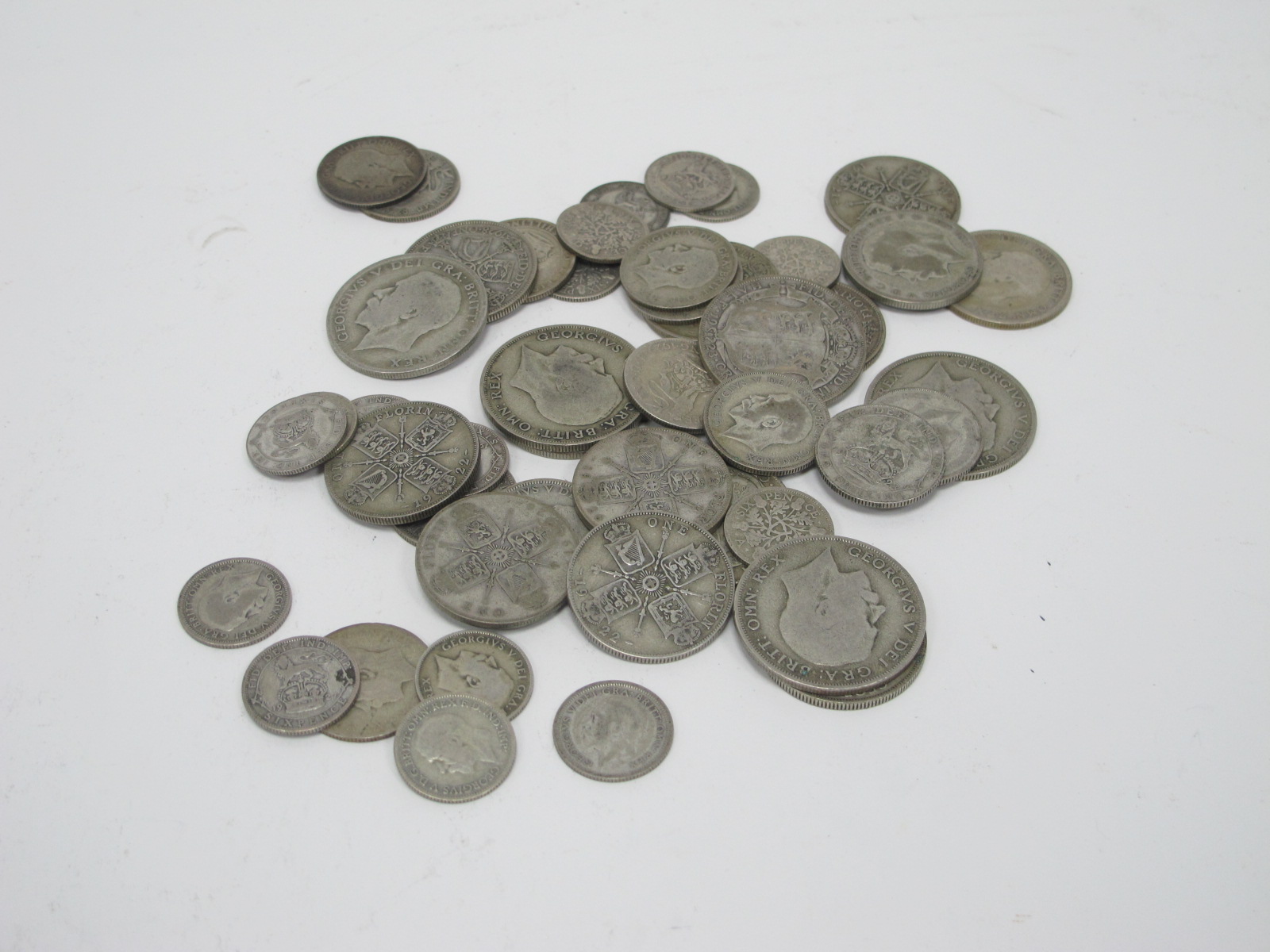 A Quantity of Pre-1930 Silver Coins (335g approx).