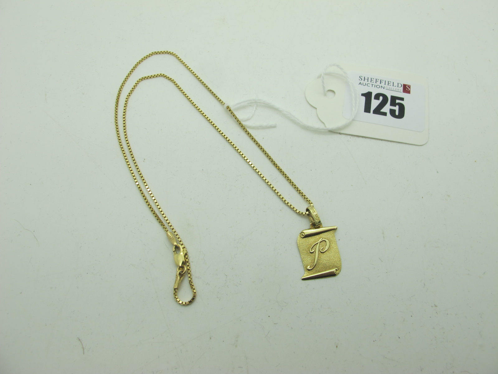 A Modern Initial 'P' Pendant, stamped "585", on a box link chain stamped "585" (3.8grams).