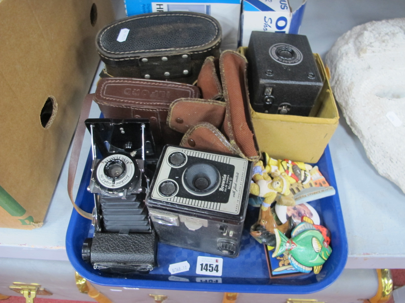 A Quantity of Cameras, to include Olympus Trip 35mm film camera, Kershaw Eight-20 King Penguin