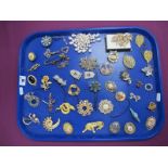Assorted Costume Brooches, including imitation pearls, lucite style, etc :- One Tray