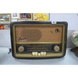 A Vintage Bush Bakelite Radio, type VH61