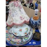 Oriental Chinese plates, from varying ages, Japanese charge, table lamp (damage) chinoiserie cased