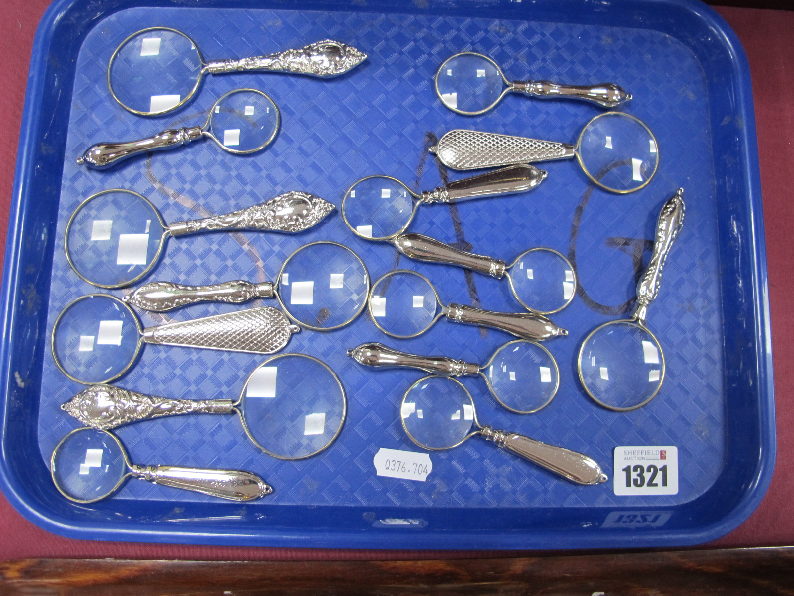 Magnifying Glasses, with varying handles, the longest 12.5cm (15):- One Tray