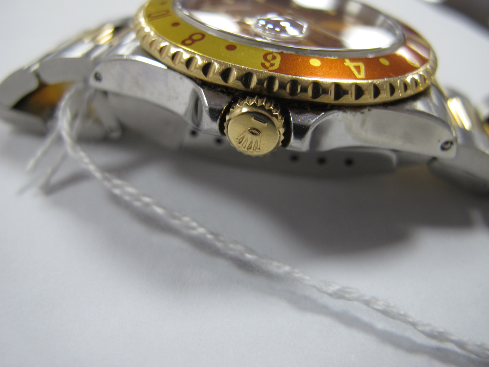 Rolex; A c.1991 GMT Master 'Root Beer' Bi-Metal Automatic Gent's Wristwatch, Model: 16713, Serial - Image 5 of 6