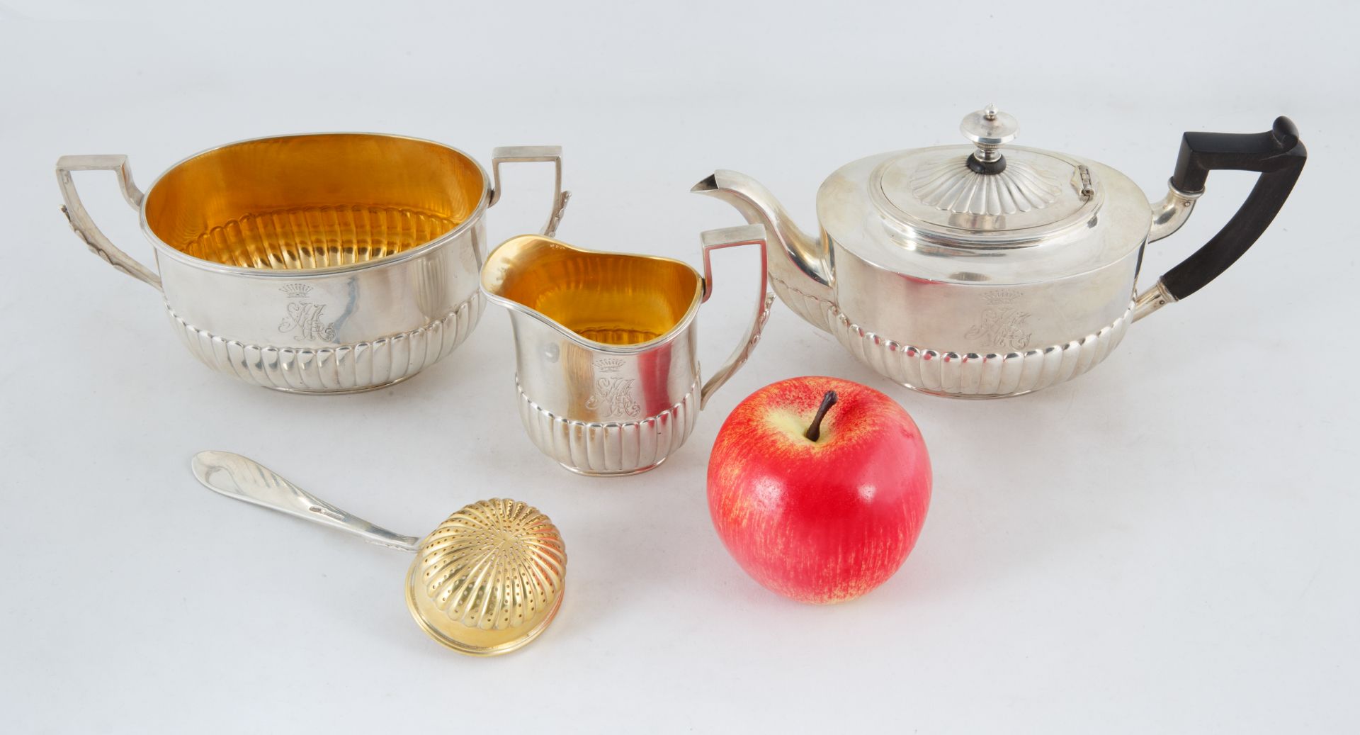 CIRCA 1890 GRACHEV BROTHERS FOUR-PIECE GILT SILVER TEA SERVICE, ST. PETERSBURG - Bild 6 aus 6