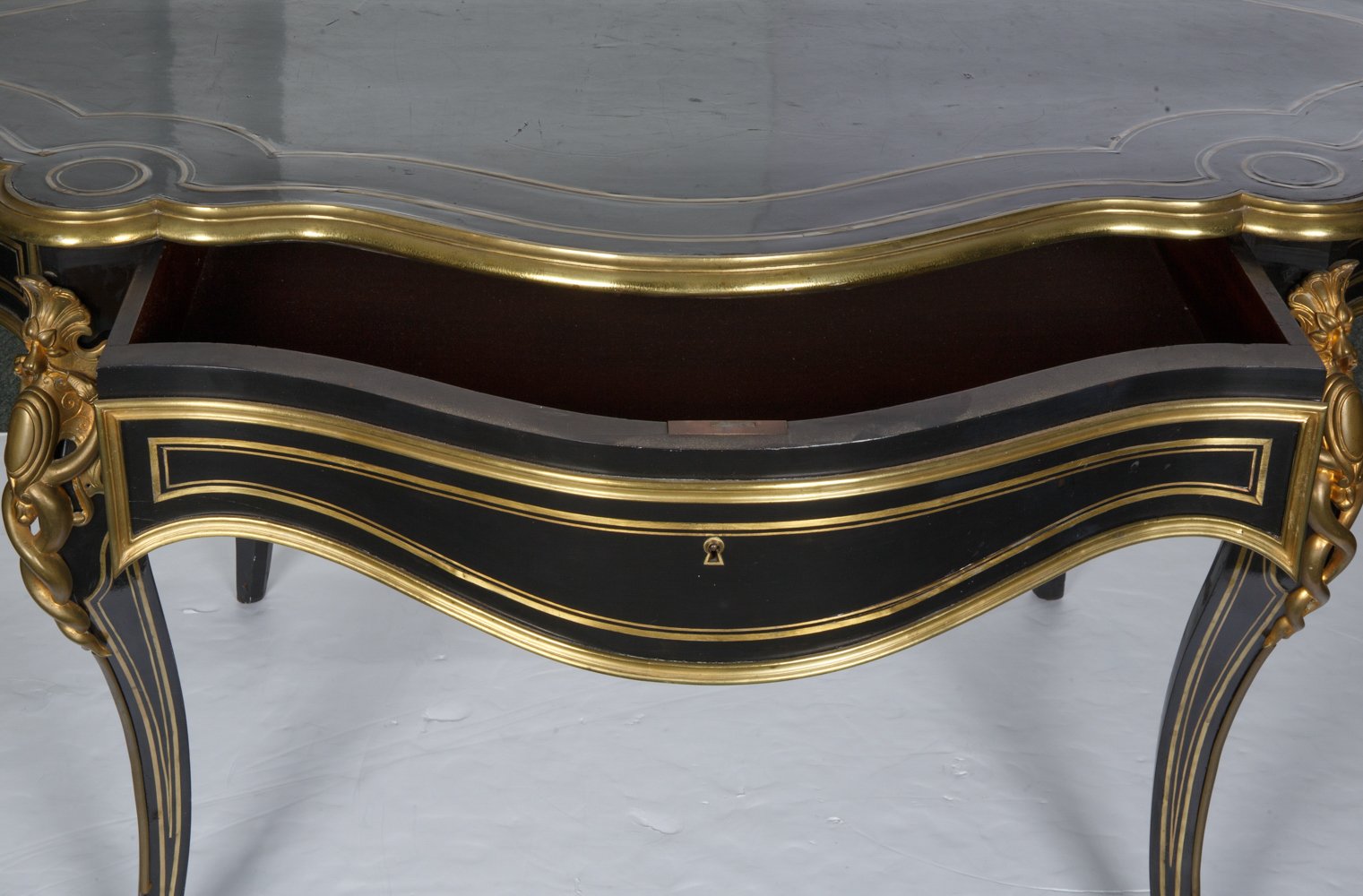 A NAPOLEON III CENTRE TABLE - Image 2 of 6