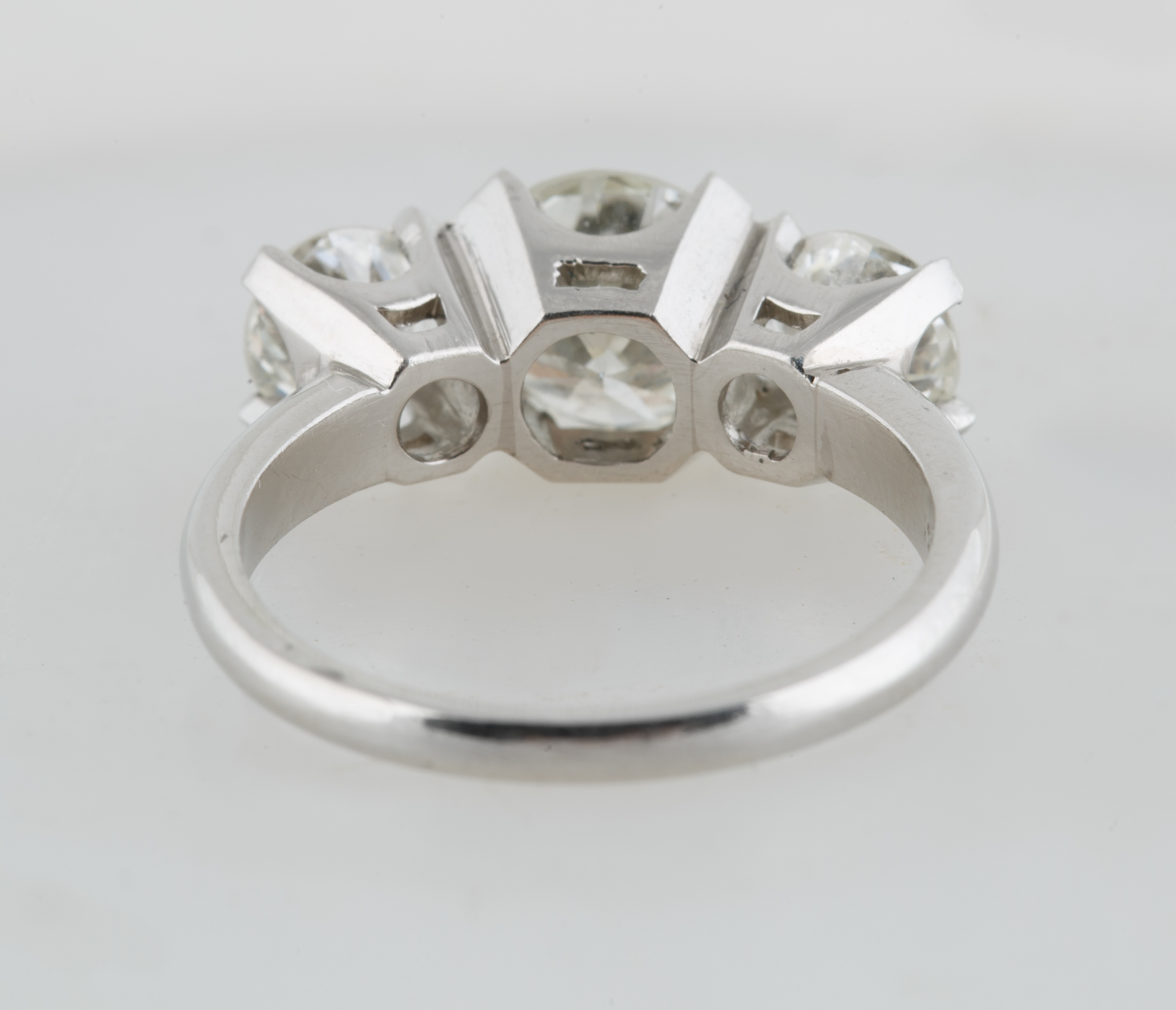 3.31 CT TRIPLE ROUND-CUT DIAMOND RING - Image 3 of 5