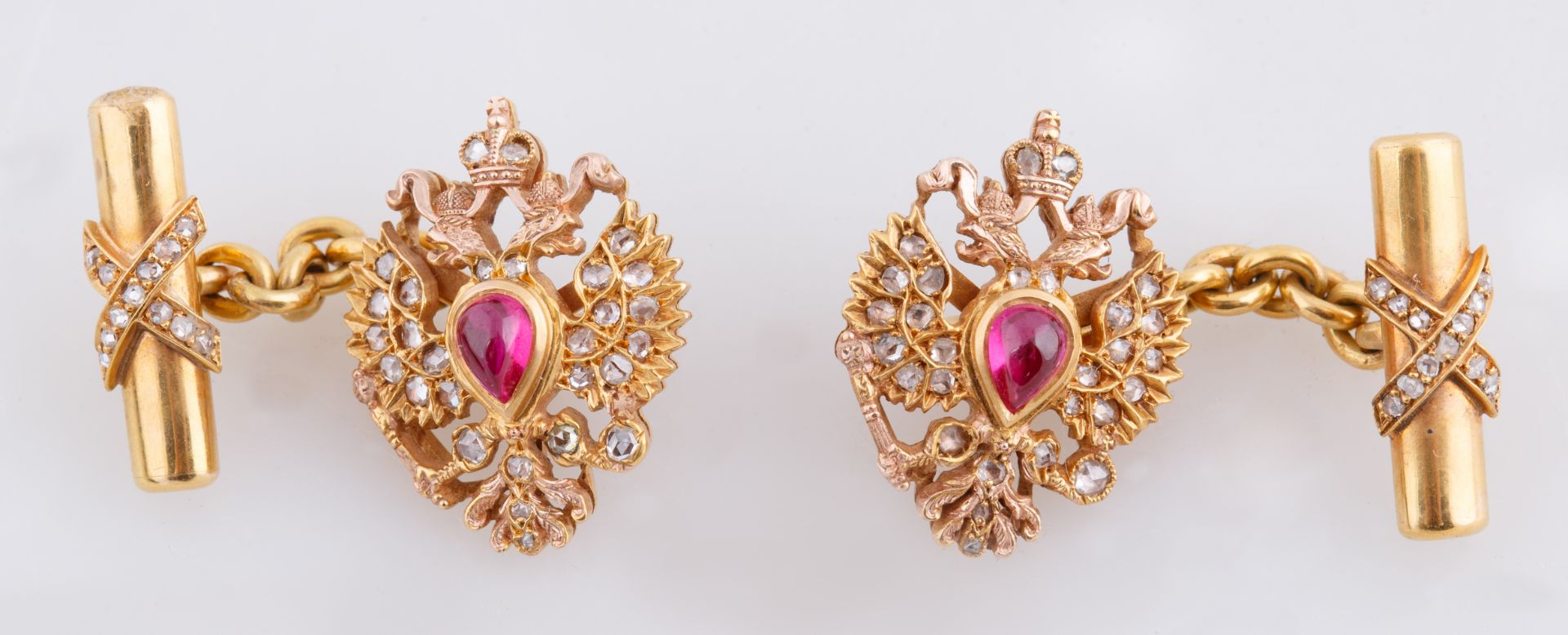 PAIR OF 1908-1913 FABERGE TWO-TONE GOLD, DIAMOND AND RUBY CUFFLINKS, WORKMASTER AUGUST HOLLMING - Bild 2 aus 3