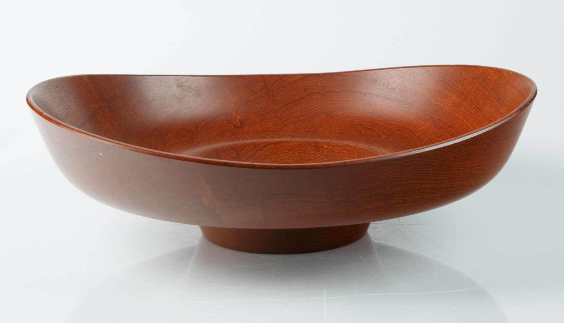 A DANISH WOODEN MODERNIST BOWL DESIGNED BY FINN JUHL (DANISH 1912-1988) FOR KAY BOJESEN (DANISH 1886 - Bild 3 aus 5