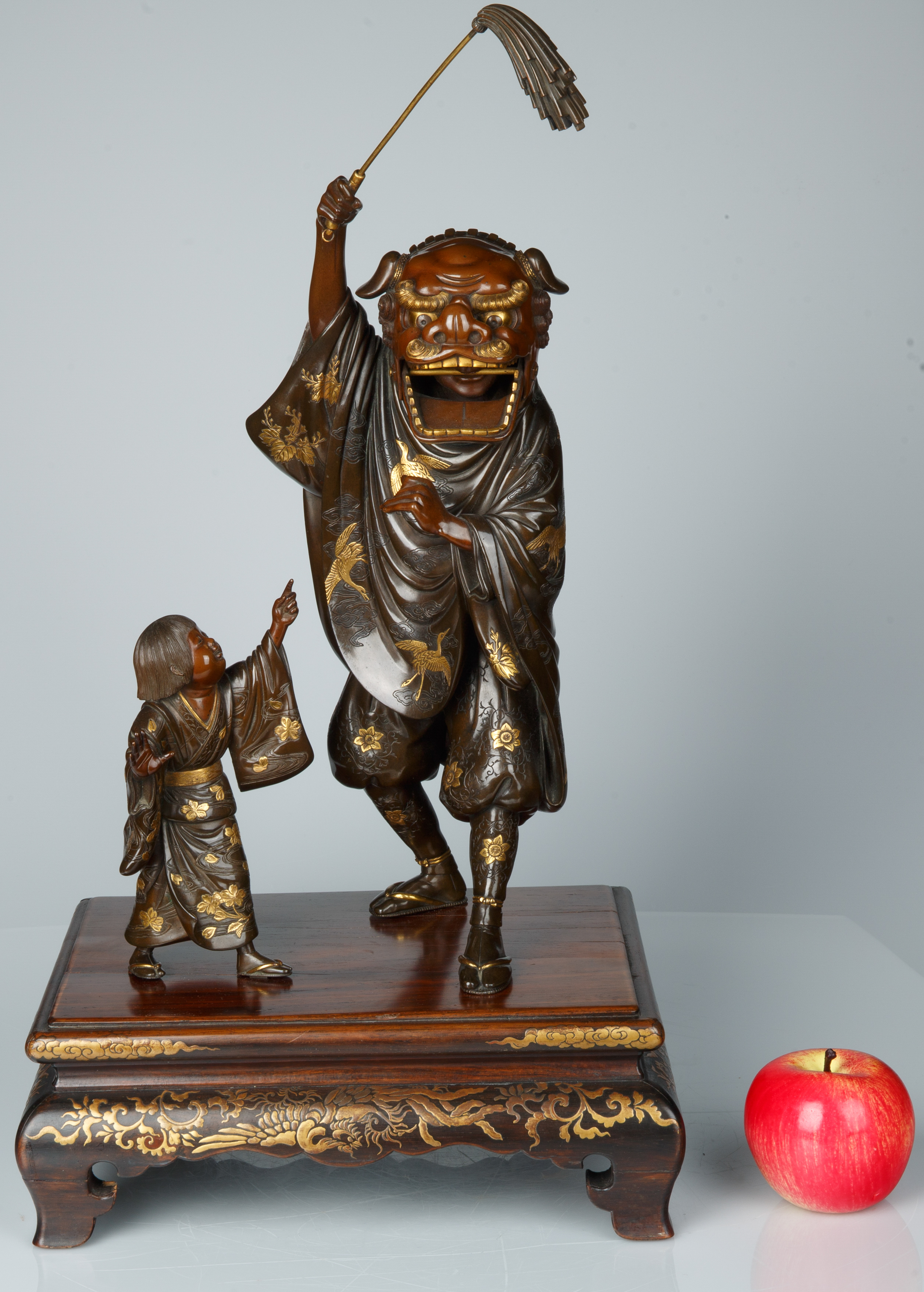 A MEIJI BRONZE FIGURAL PAIR, STYLE OF MIYAO EISUKE OF YOKOHAMA STYLE SCULPTURE, MEIJI PERIOD - Bild 5 aus 5