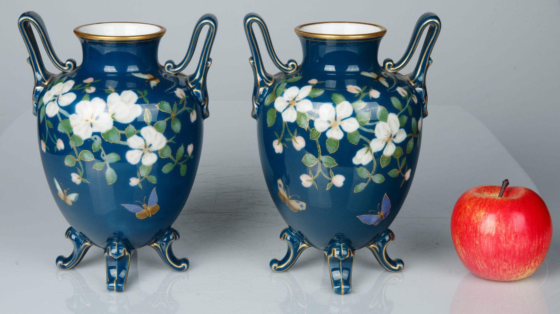 A PAIR PORCELAIN FLORAL AND TEAL KPM VASES, CIRCA 1832 - Image 4 of 4