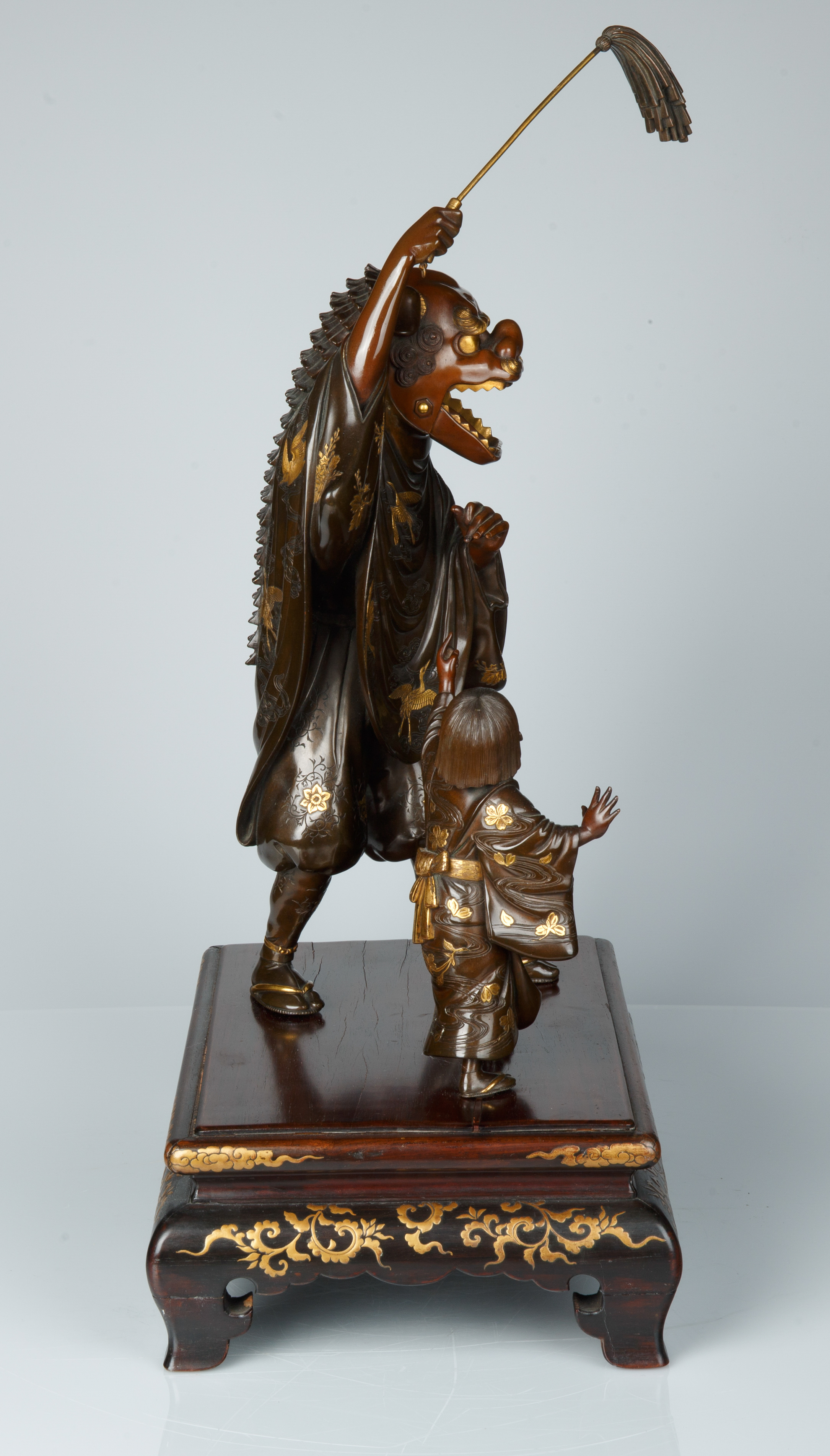 A MEIJI BRONZE FIGURAL PAIR, STYLE OF MIYAO EISUKE OF YOKOHAMA STYLE SCULPTURE, MEIJI PERIOD - Bild 3 aus 5