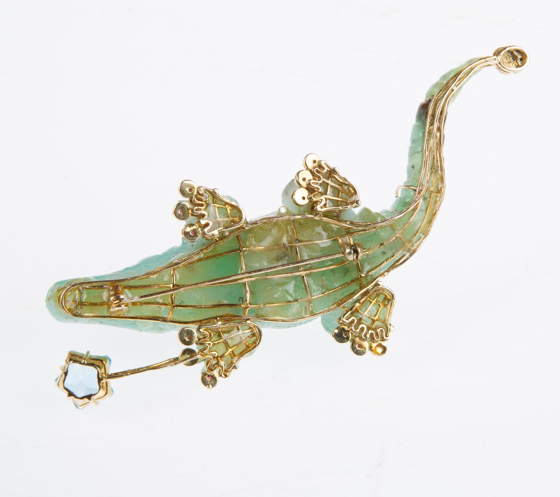 GREEN STONE CROCODILE BROOCH WITH GOLD FRAME AND TOPAZ - Image 2 of 3