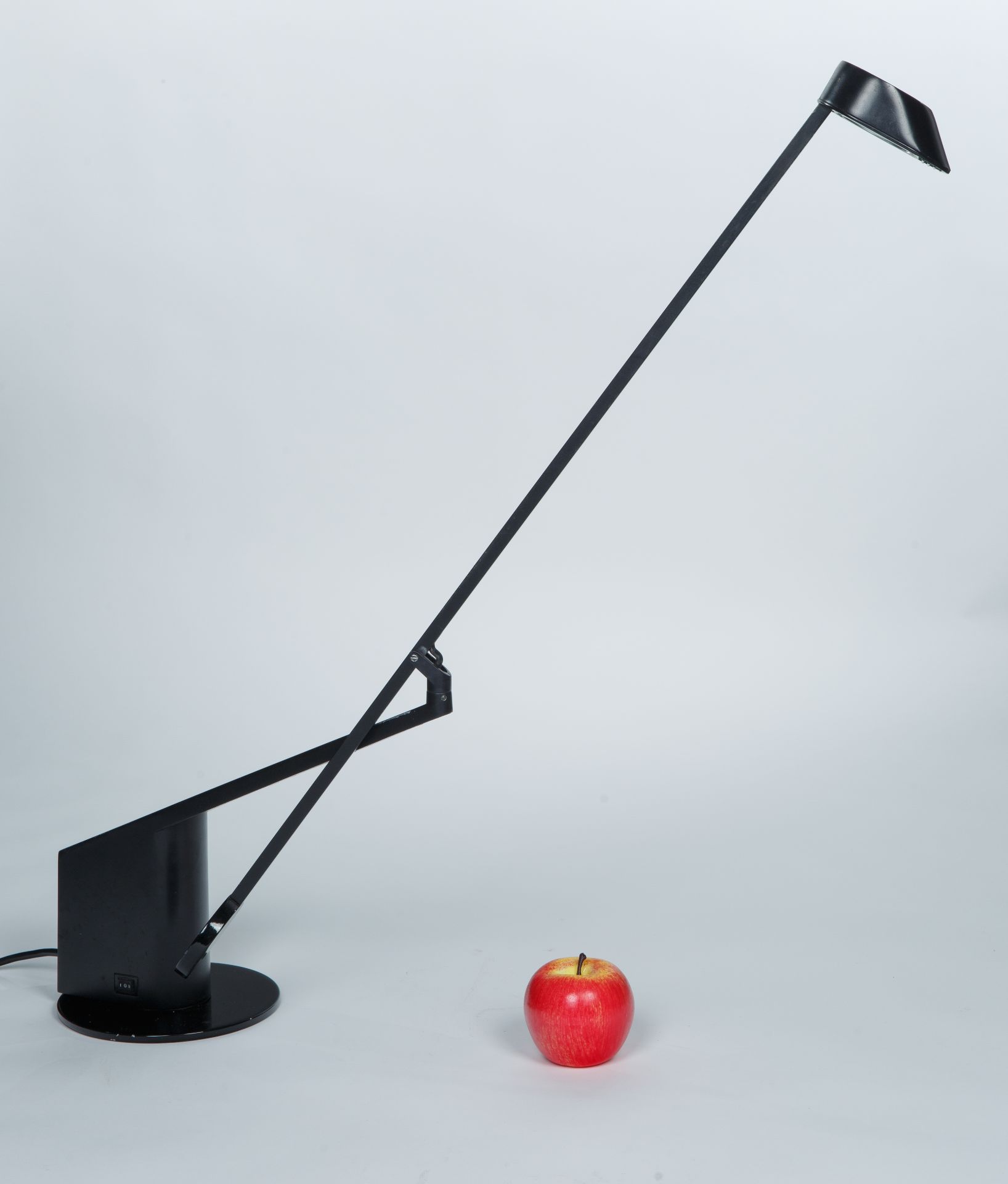 THE ALA TABLE LAMP DESIGNED BY RODOLFO BONETTO (ITALIAN 1929-1991) FOR IGUZZINI, CIRCA 1980S - Image 4 of 4