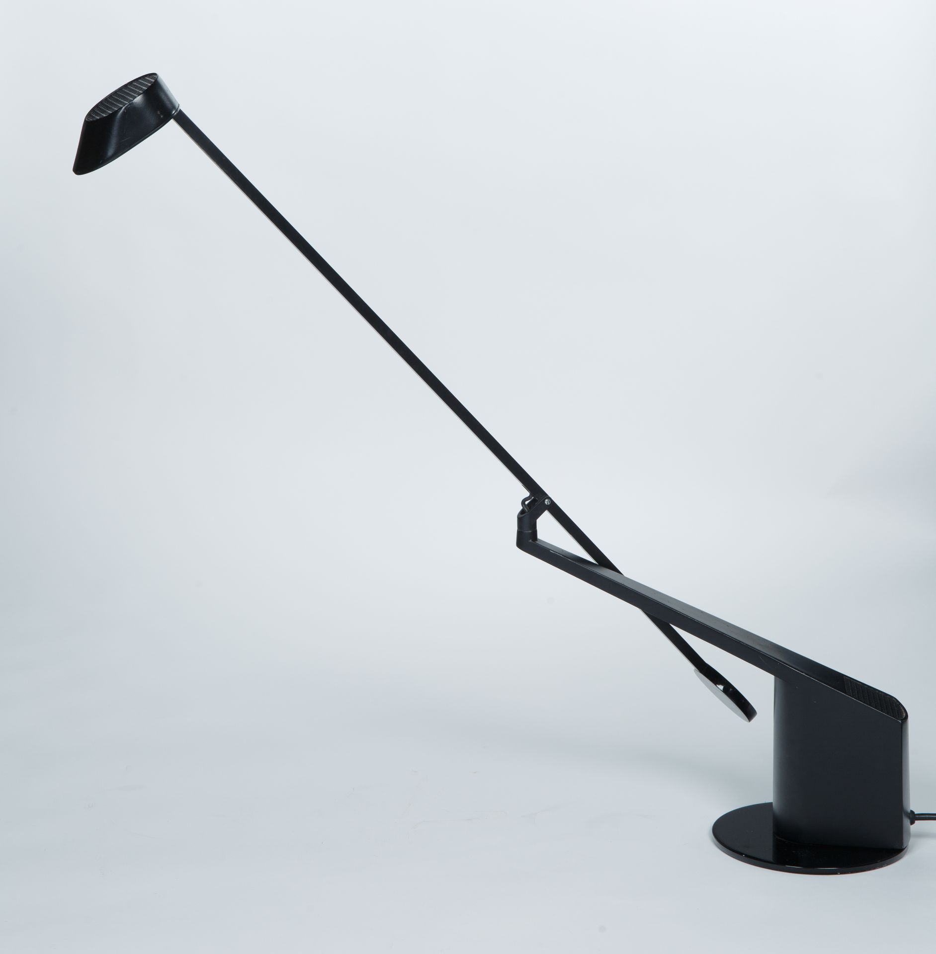 THE ALA TABLE LAMP DESIGNED BY RODOLFO BONETTO (ITALIAN 1929-1991) FOR IGUZZINI, CIRCA 1980S - Image 2 of 4