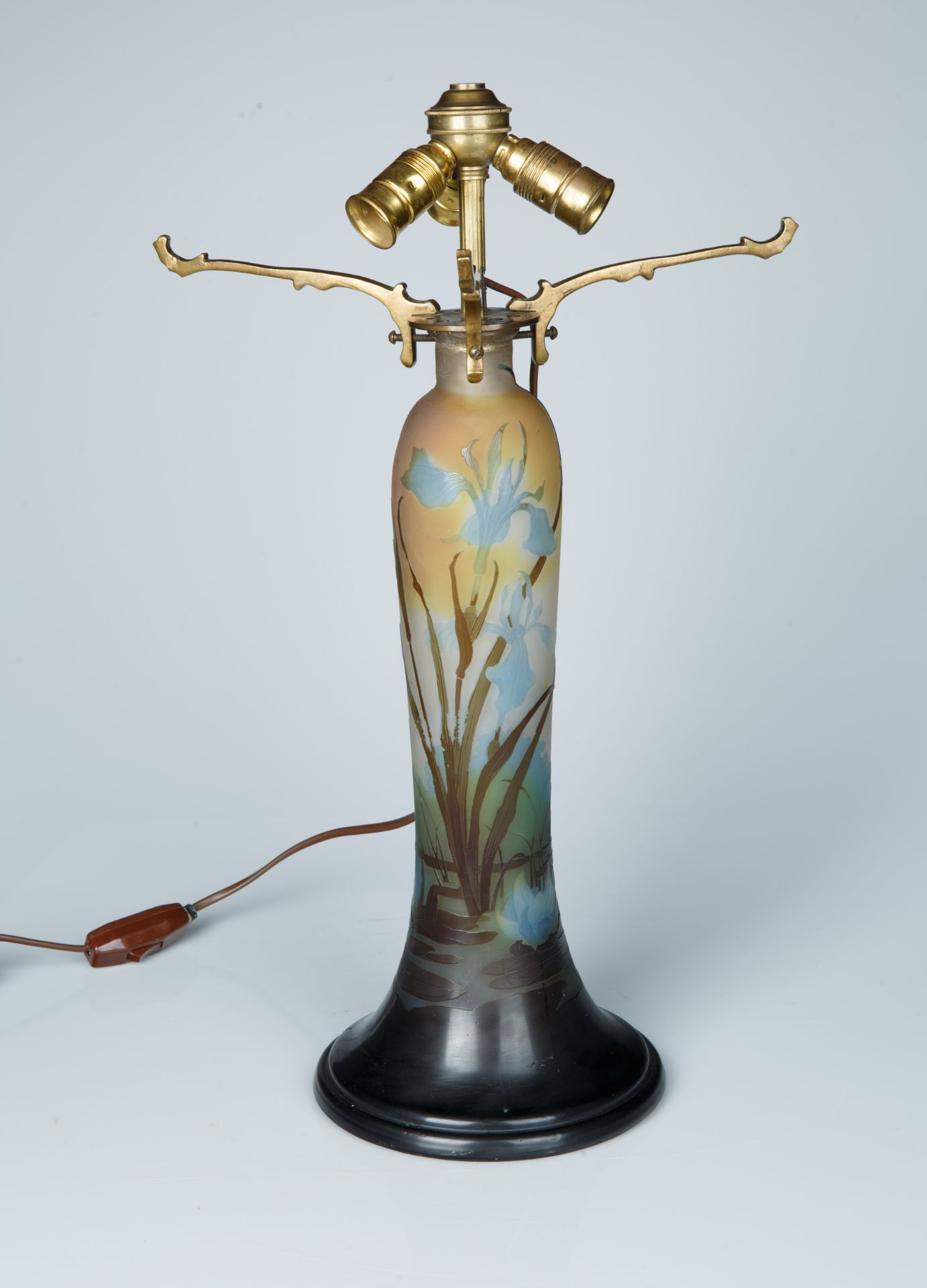 A GALLE CAMEO 'WATER LILY' TABLE LAMP - Bild 2 aus 6