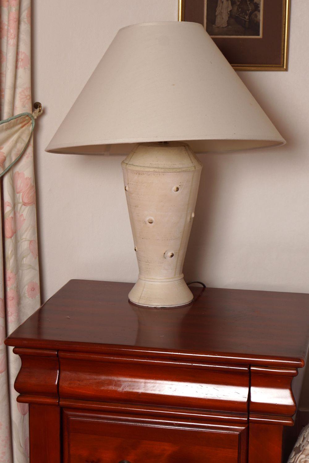 PAIR OF DESIGNER VASE STEMMED TABLE LAMPS