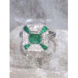 COLOMBIAN EMERALD & DIAMOND CLUSTER RING