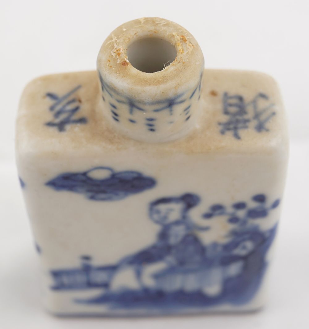 CHINESE QING BLUE & WHITE SNUFF BOTTLE - Image 2 of 6
