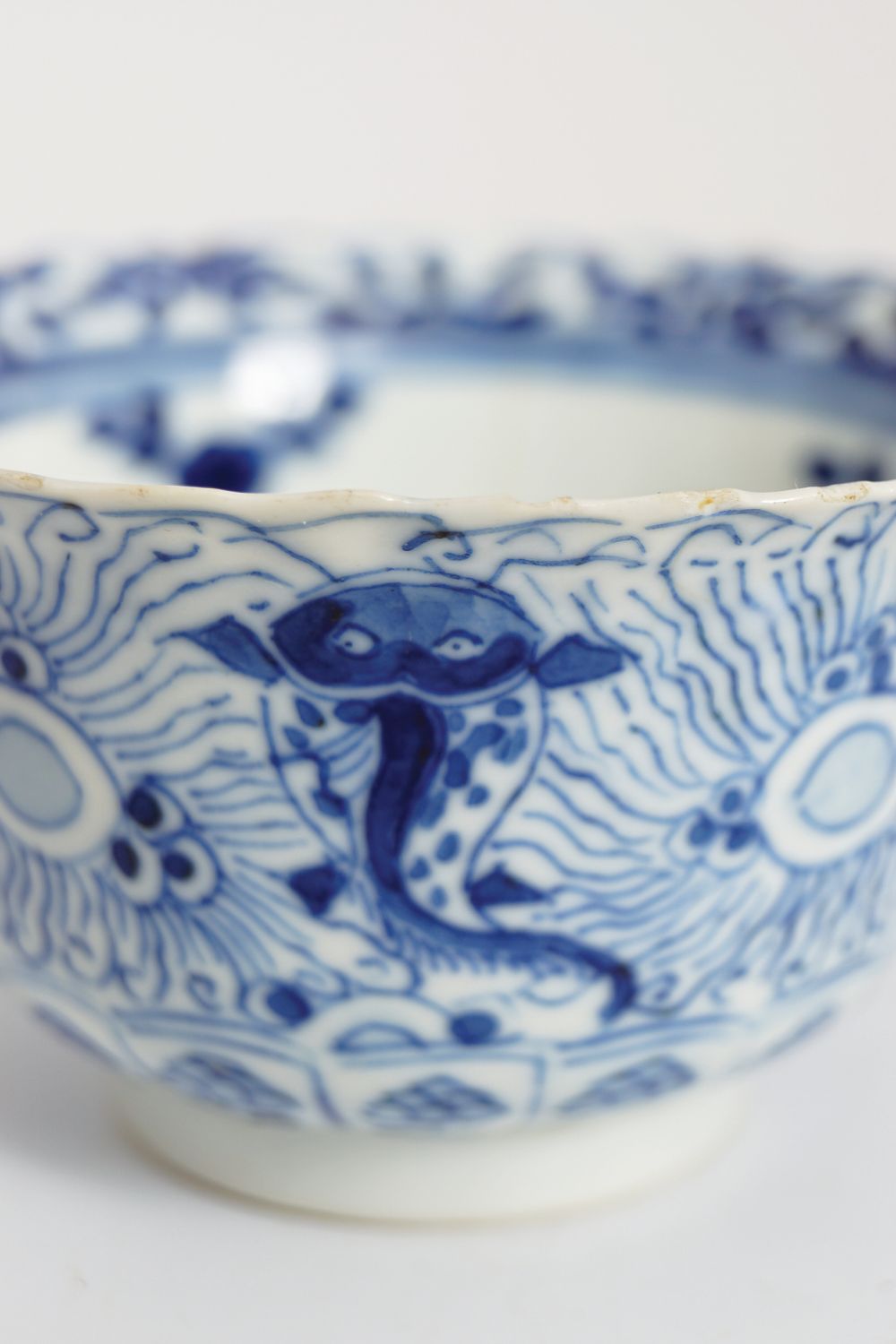 PAIR OF CHINESE BLUE AND WHITE FISHBOWLS - Image 4 of 7