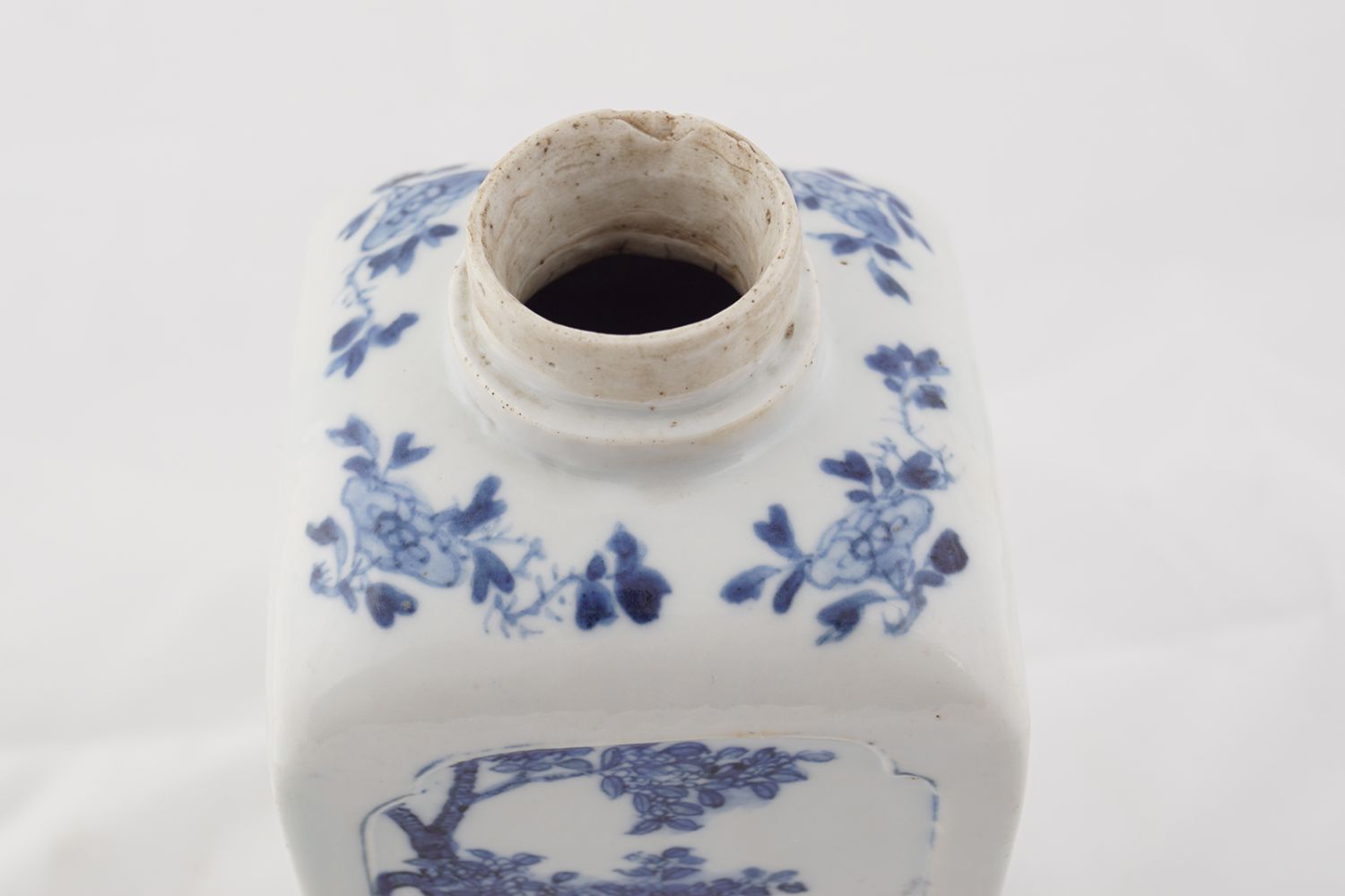 18TH-CENTURY CHINESE KANGXI BLUE & WHITE VASE - Image 6 of 7