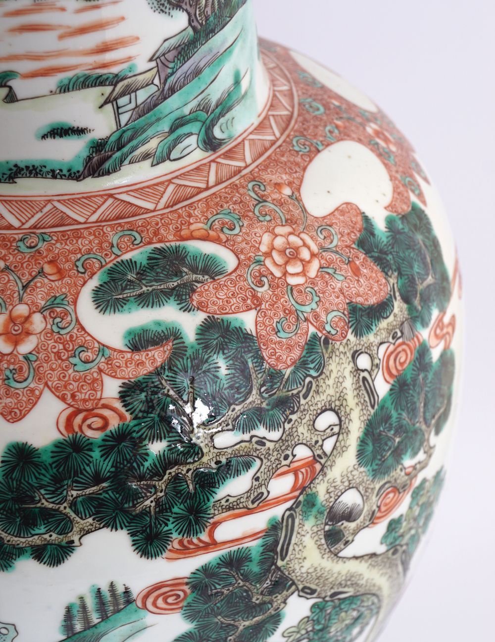 LARGE CHINESE FAMILLE VERTE NARRATIVE VASE - Image 3 of 10