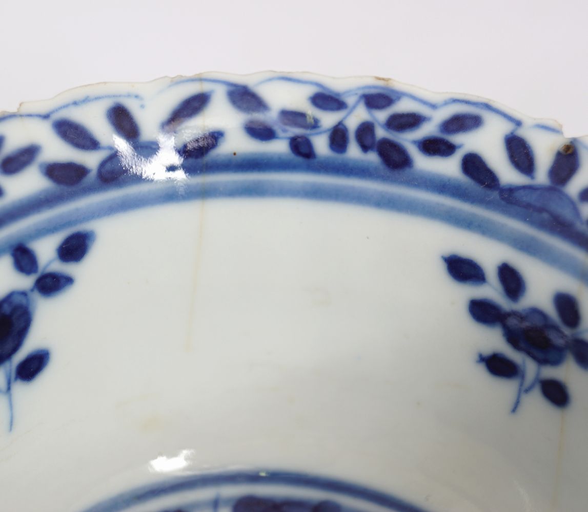 PAIR OF CHINESE BLUE AND WHITE FISHBOWLS - Image 3 of 7