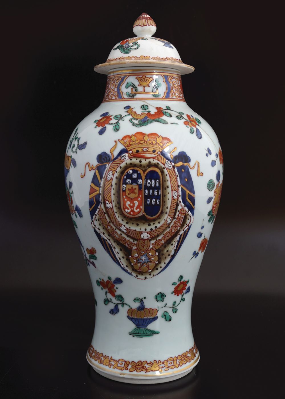 CHINESE QING PERIOD ARMORIAL FAMILLE ROSE VASE