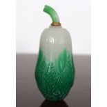 CHINESE WHITE GLASS SNUFF BOTTLE