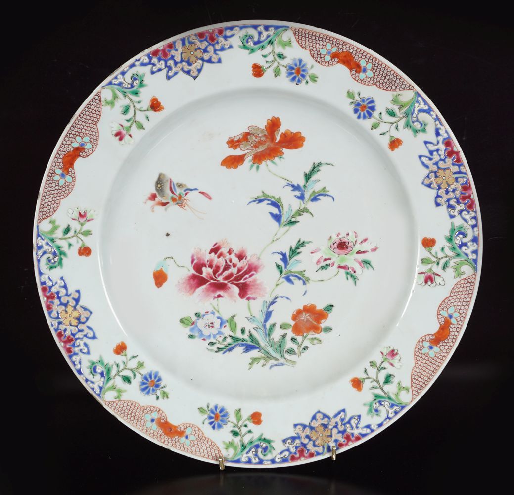 18TH-CENTURY CHINESE FAMILLE ROSE PLATE