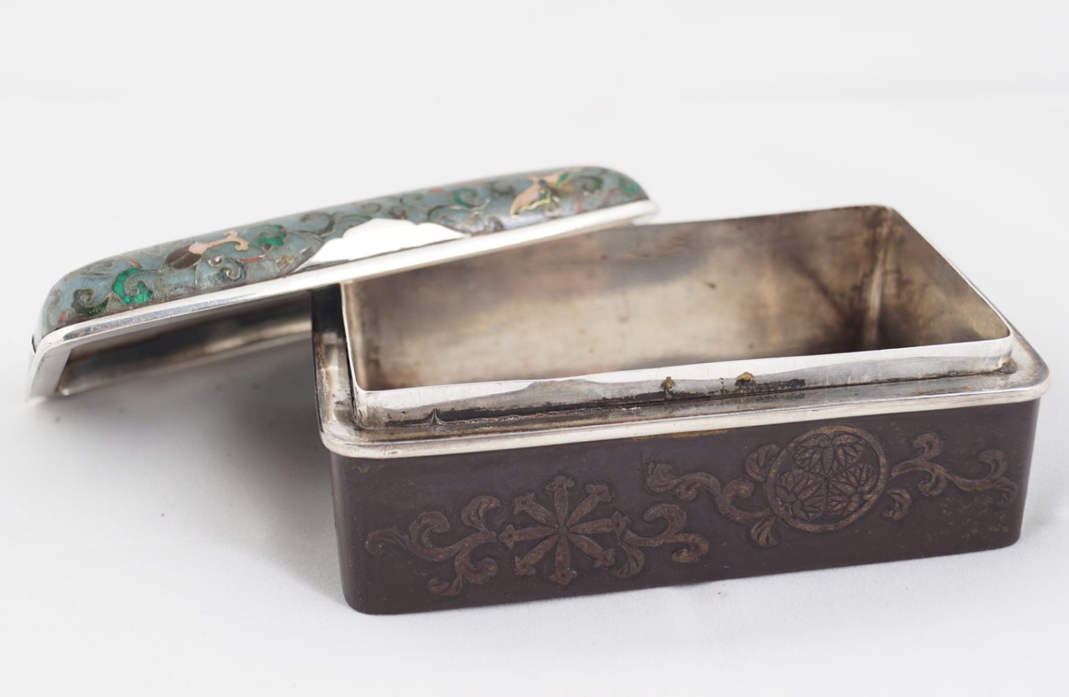 19TH-CENTURY JAPANESE SILVER & ENAMELLED BOX - Image 4 of 5