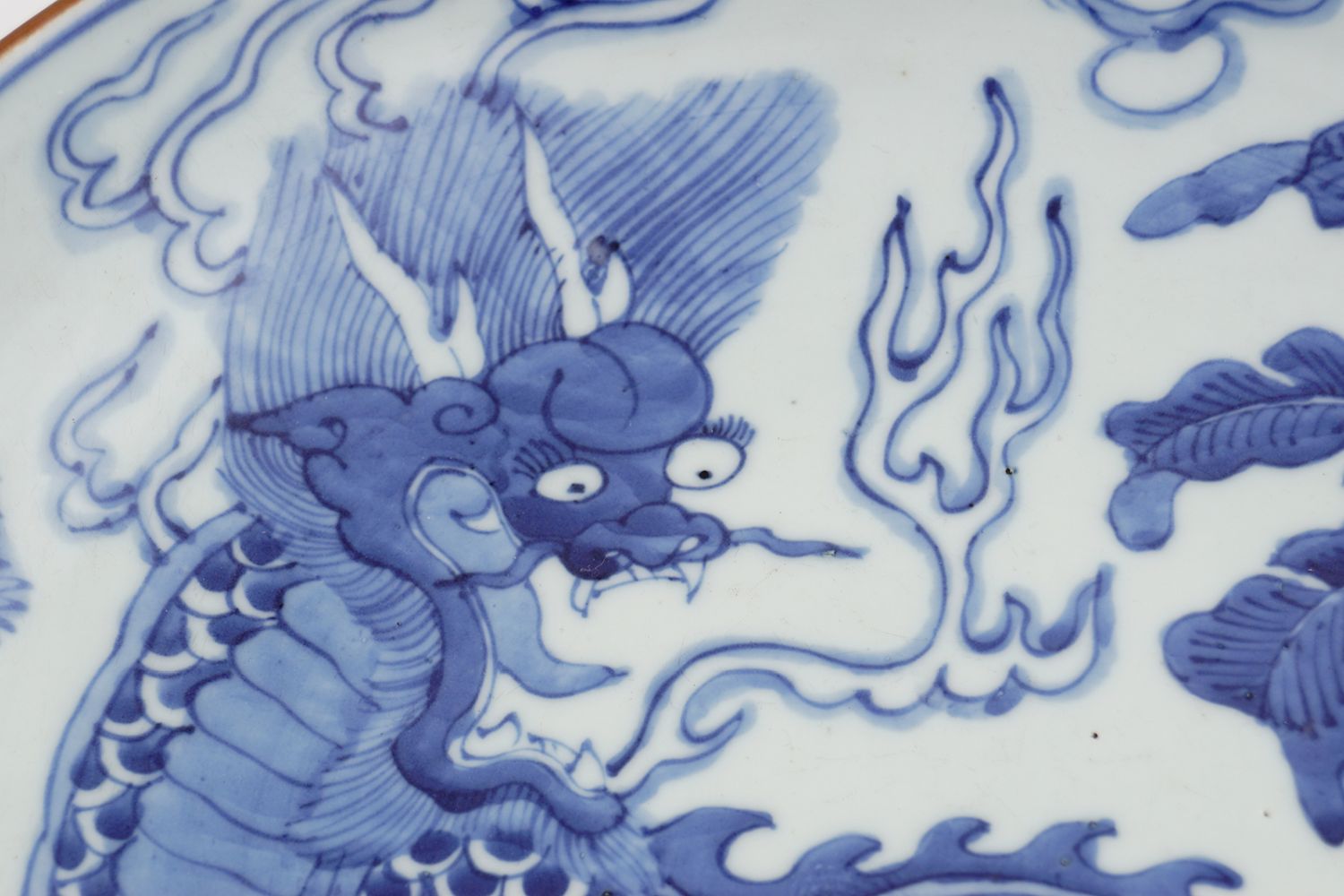 CHINESE SHUNZHI BLUE & WHITE CHARGER - Image 2 of 5