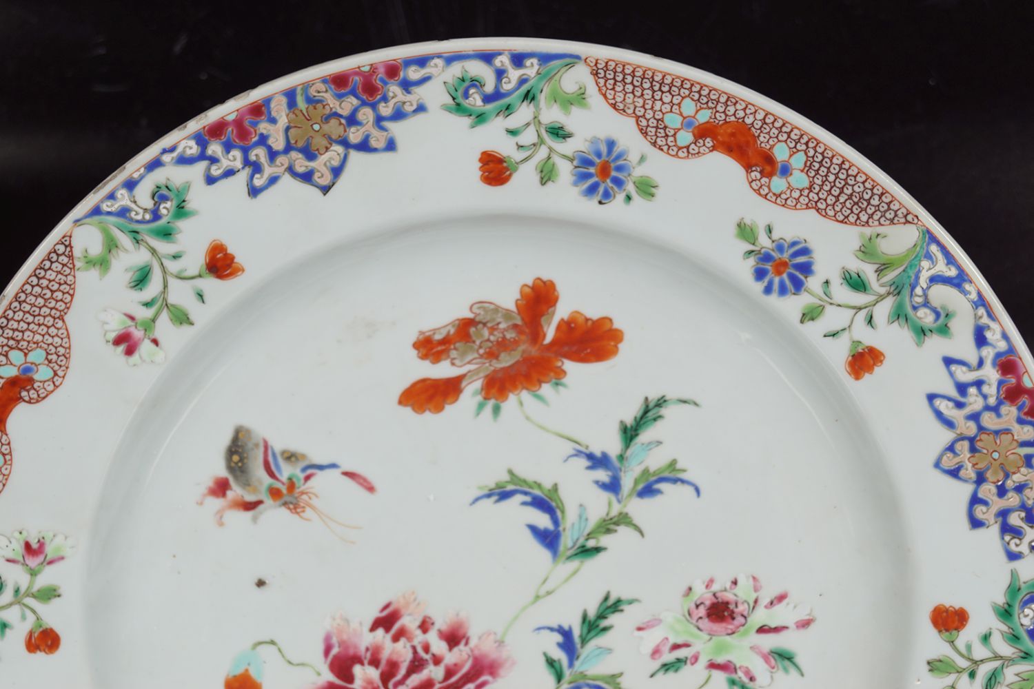 18TH-CENTURY CHINESE FAMILLE ROSE PLATE - Image 2 of 6