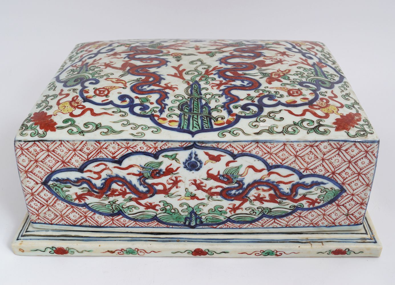 CHINESE WUCAI ENAMELLED DISH AND COVER
