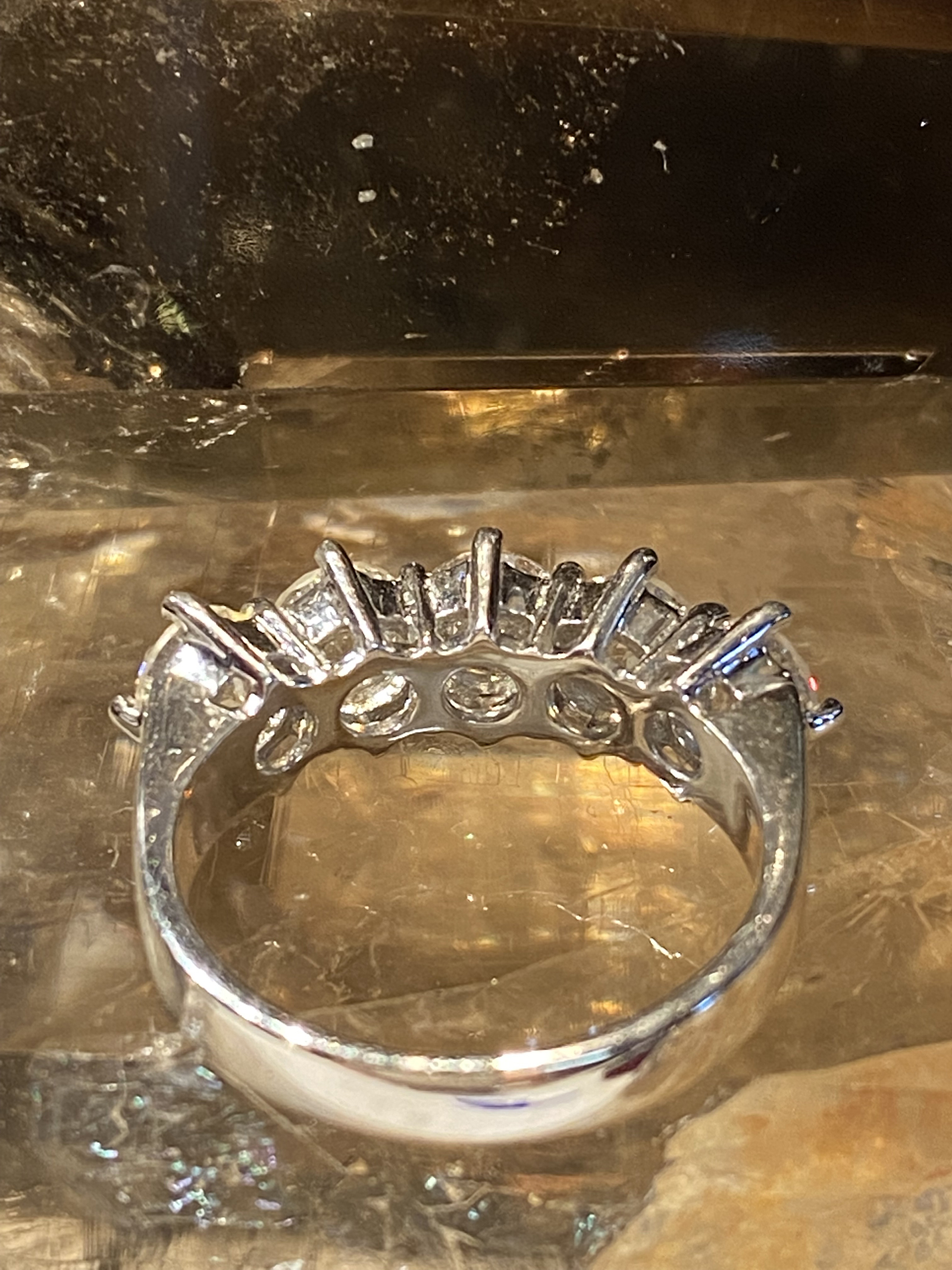 18CT WHITE GOLD FIVE STONE DIAMOND RING - Image 3 of 5