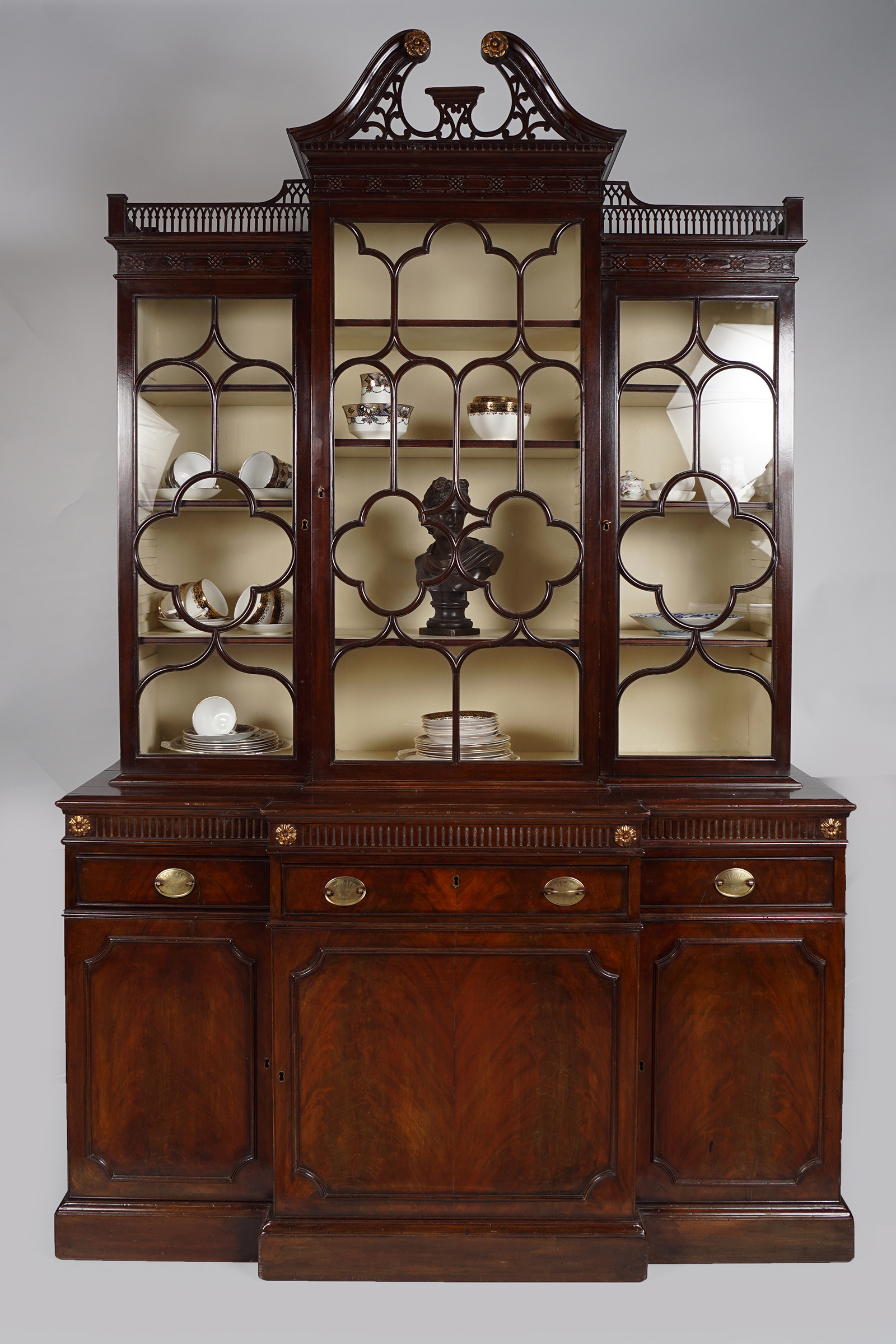 CHIPPENDALE STYLE MAHOGANY BREAKFRONT BOOKCASE