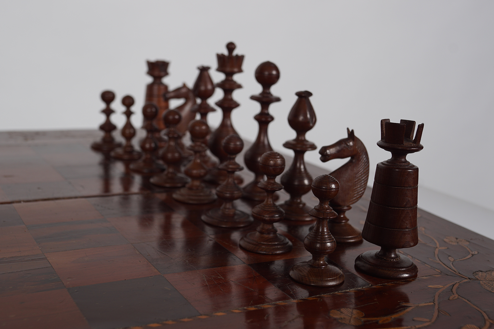 19TH-CENTURY KILLARNEY ARBUTUS CHESS SET - Image 3 of 9