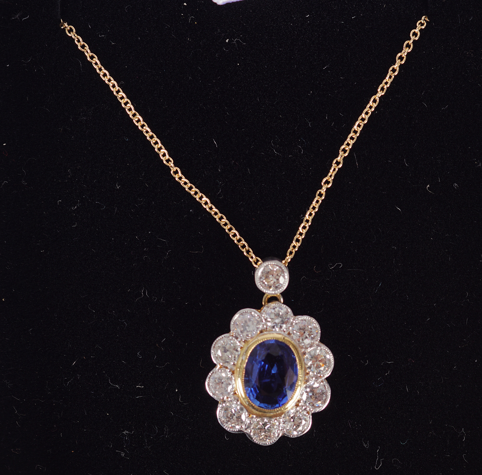 18 CT. SAPPHIRE & DIAMOND PENDANT