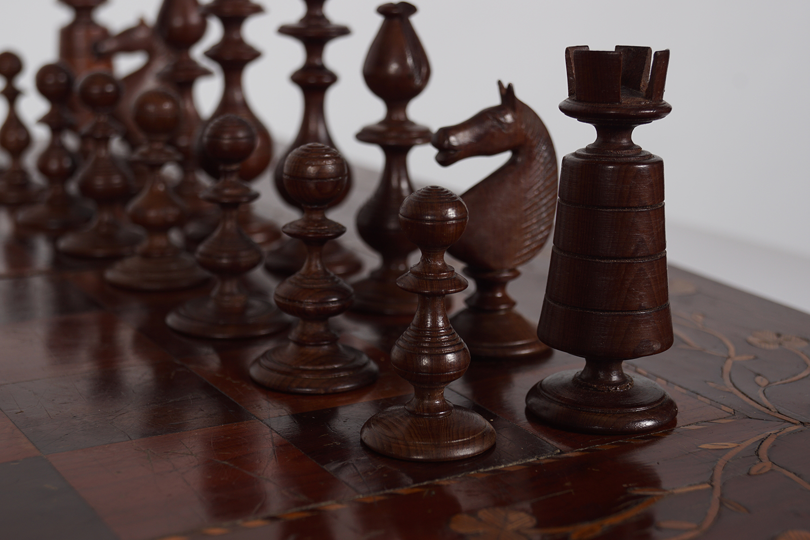 19TH-CENTURY KILLARNEY ARBUTUS CHESS SET - Image 6 of 9