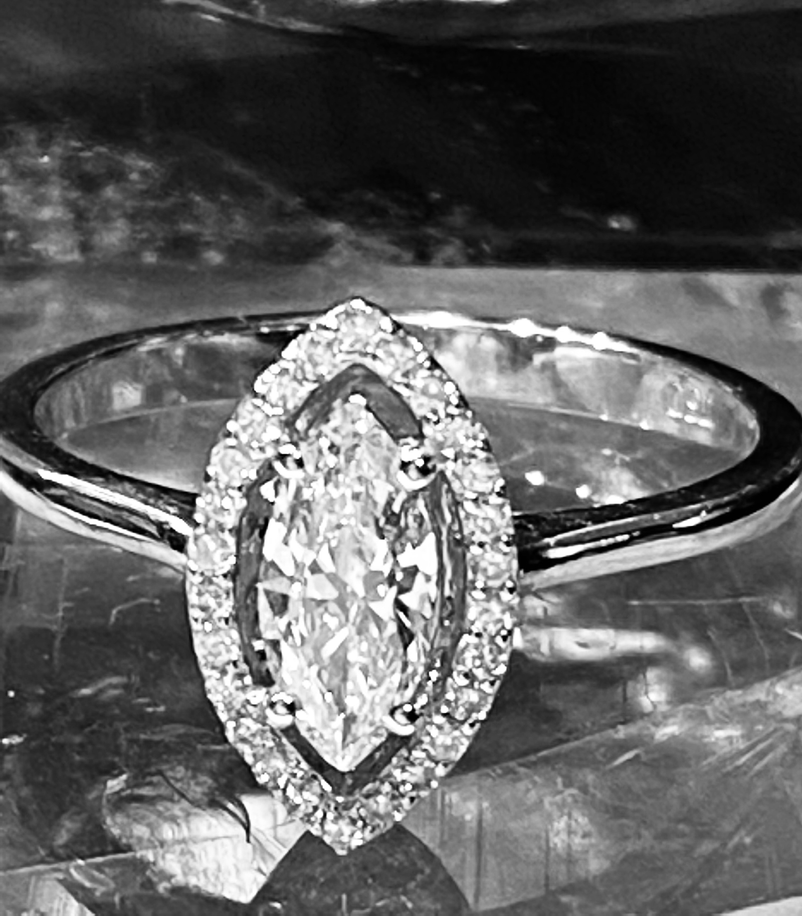 18CT WHITE GOLD MARQUISE DIAMOND CLUSTER RING - Image 5 of 5