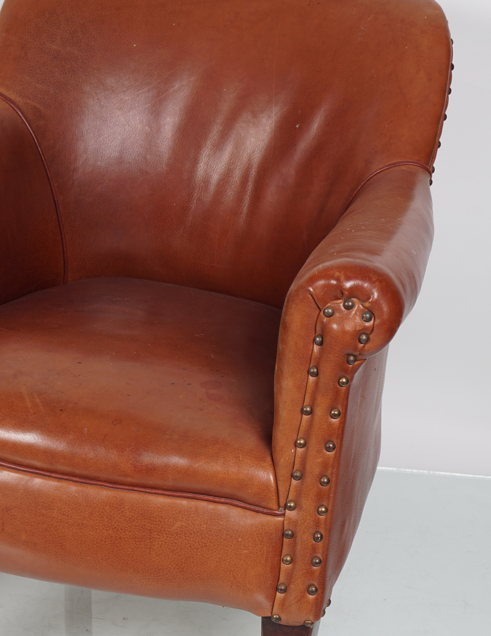 PAIR OF EDWARDIAN CHESNEAU LEATHER ARMCHAIRS - Image 2 of 3