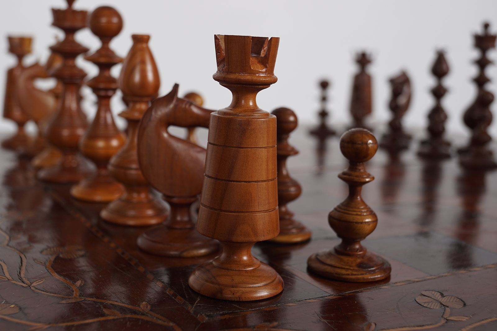 19TH-CENTURY KILLARNEY ARBUTUS CHESS SET - Image 8 of 9