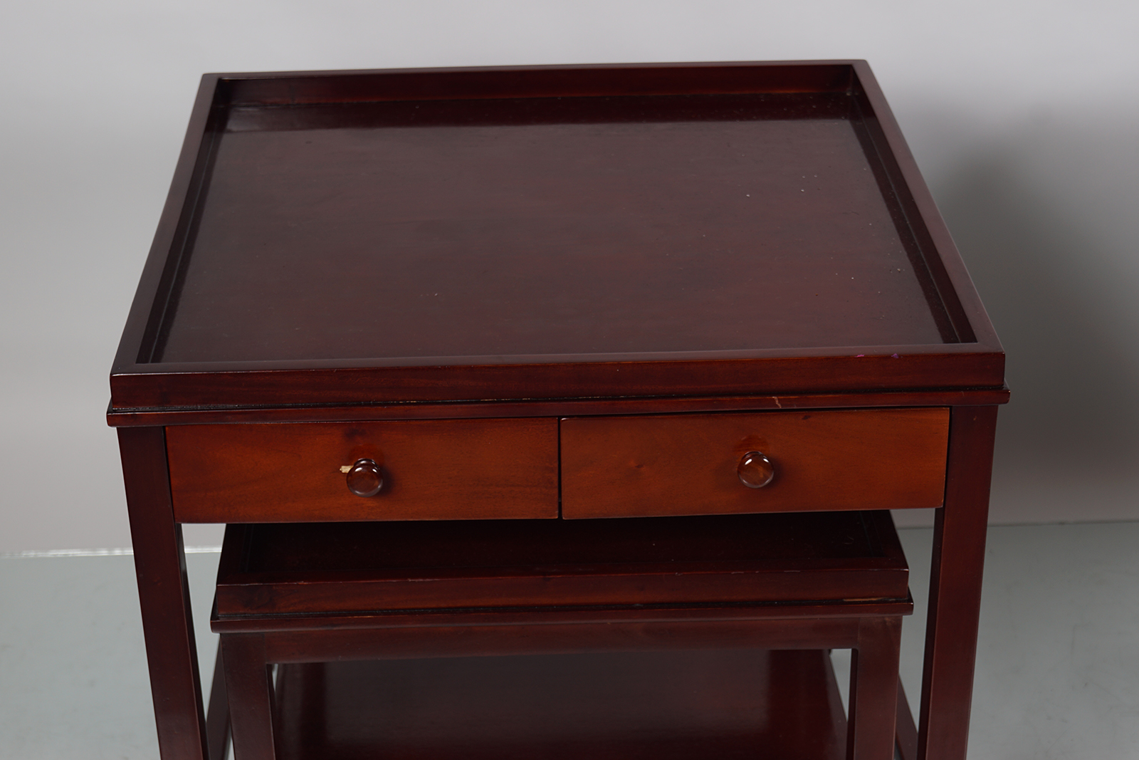 PAIR OF GEORGE III STYLE MAHOGANY BEDSIDE TABLES - Image 2 of 2