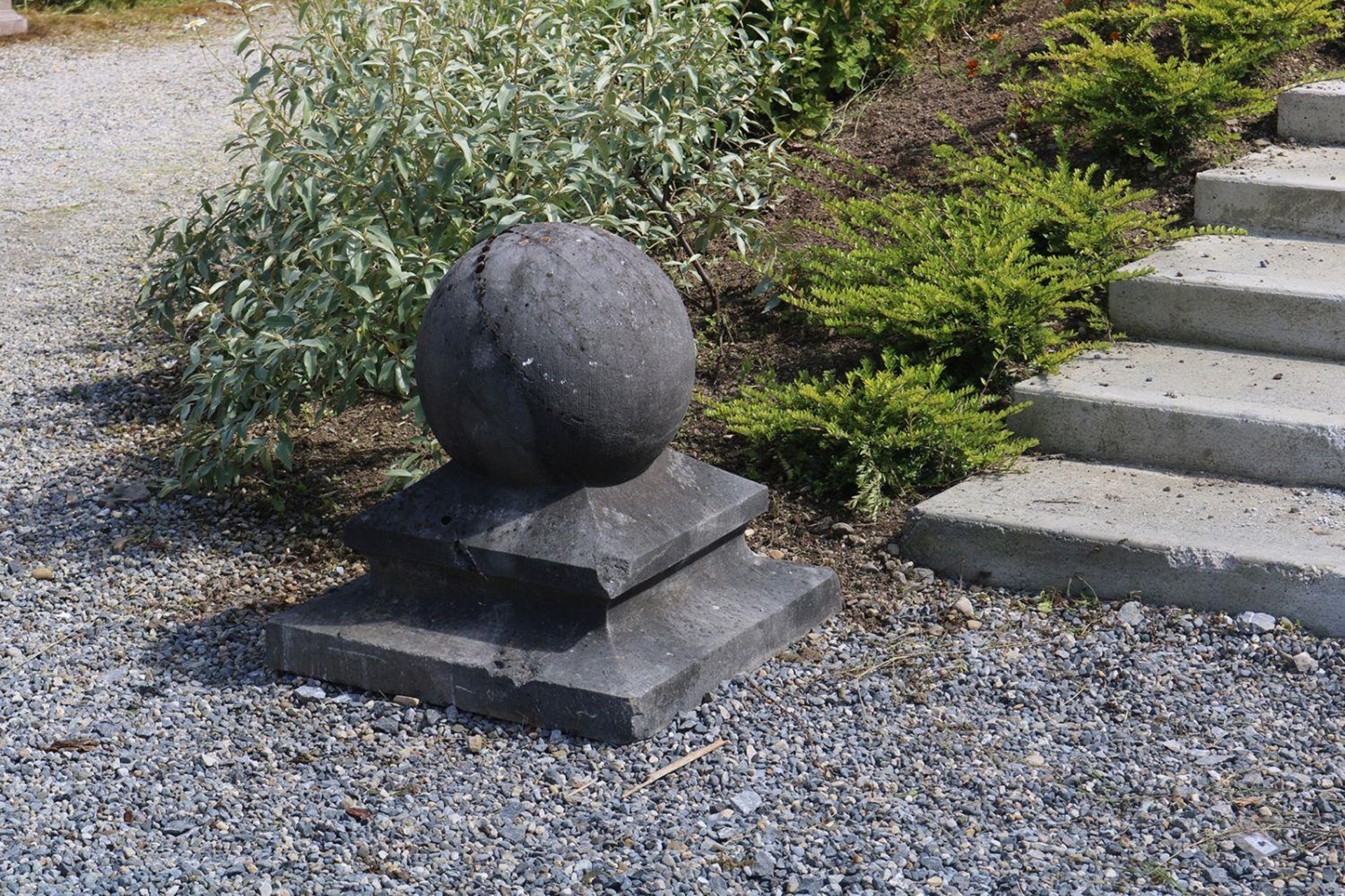 PAIR OF LARGE 18TH-CENTURY LIMESTONE FINIALS - Image 3 of 3