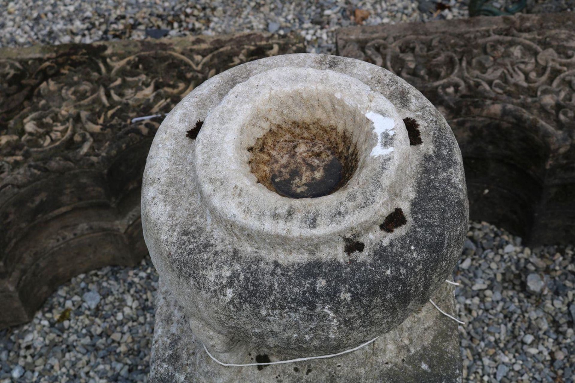 17TH/18TH-CENTURY STONE VASE - Image 2 of 2