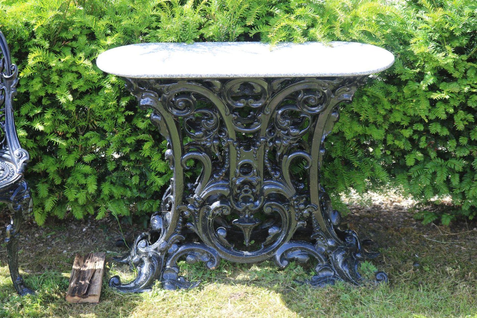 ROCOCO CAST IRON GARDEN TABLE - Bild 2 aus 3